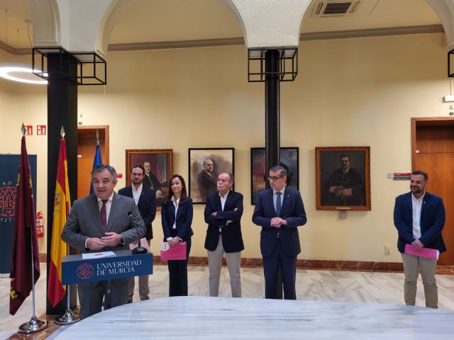 La Comunidad Autónoma y la Universidad de Murcia llevan a cabo la primera microcredencial en la Región de Murcia - 1, Foto 1