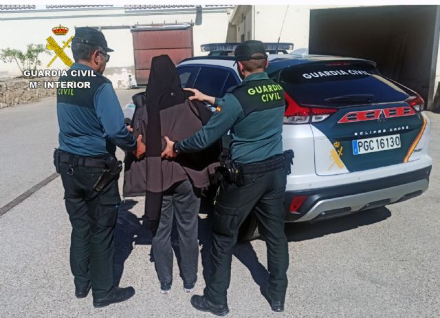 La Guardia Civil detiene a una vecina de Mula como presunta autora de tres delitos de agresión sexual y exhibicionismo ante menores de edad - 1, Foto 1