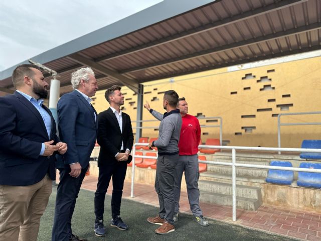 Finalizan las obras para instalar una prgola en el gradero de la Ciudad Deportiva de Mazarrn que financia la Comunidad, Foto 1