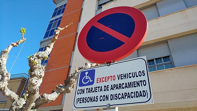 The Local Police maintains the campaign of control and surveillance of the improper parking Preserving the loading and unloading areas, exit of vehicles and parking for the disabled, among others