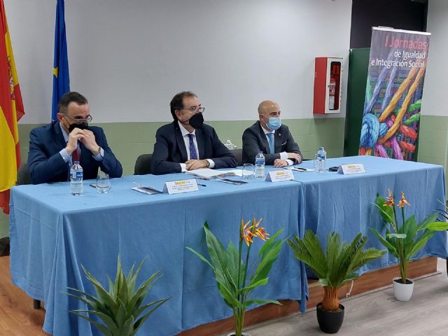 Ángel Luis Ortiz clausura las I Jornadas sobre Igualdad e Integración Social organizadas por el CIS 'Guillermo Miranda' en Murcia - 1, Foto 1