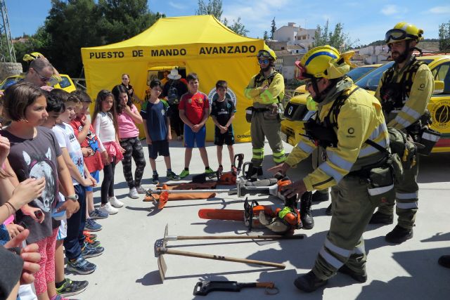 Escolares caravaqueños participan en una exhibición de medios para conocer la importancia de prevenir los incendios forestales - 3, Foto 3