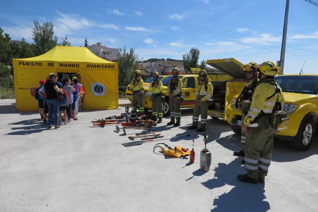 Escolares caravaqueños participan en una exhibición de medios para conocer la importancia de prevenir los incendios forestales - 5, Foto 5