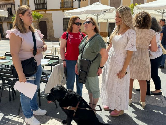 La ONCE celebra en Lorca un 'desayuno a ciegas' para sensibilizar a los ciudadanos sobre la discapacidad visual - 4, Foto 4