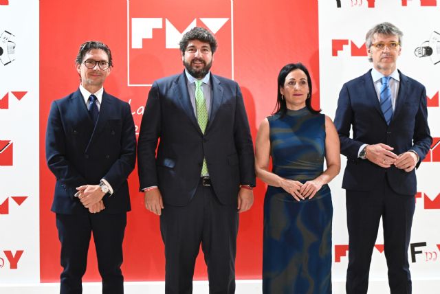 Fernando en la inauguración de la Feria del Mueble de Yecla: el sector es cada día más importante para la Región - 1, Foto 1