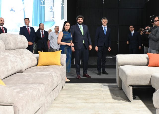 Fernando en la inauguración de la Feria del Mueble de Yecla: el sector es cada día más importante para la Región - 2, Foto 2