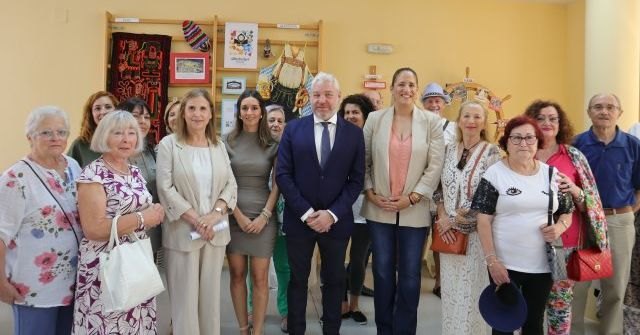 El Centro Social de Mayores de Puerto de Mazarrn inaugura su exposicin, Foto 1