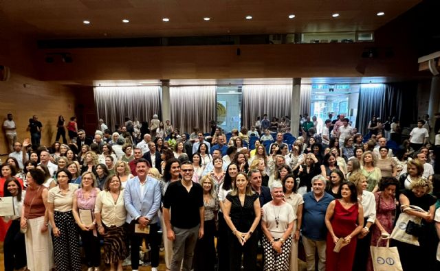 La promoción interna de casi 200 empleados públicos refuerza la profesionalización y la especialización de la Administración regional La promoción interna de casi 200 empleados públicos refuerza la profesionalización y la especialización de la Administración regional