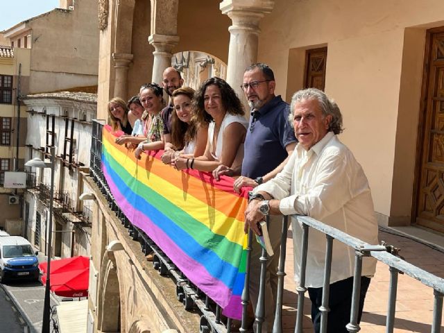 Se cumplen 4 años de la primera vez que la bandera LGTBIQ+ ondeó en el balcón del Ayuntamiento de Lorca gracias al Alcalde, Diego José Mateos - 1, Foto 1