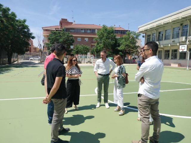 Un total de 65 centros educativos del municipio se benefician de actuaciones de reparación y mejoras en pistas deportivas Un total de 65 centros educativos del municipio se benefician de actuaciones de reparación y mejoras en pistas deportivas