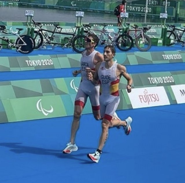 El murciano Pedro José Andújar, Diploma Olímpico en Tokyo junto al paratriatleta José Luis García ‘Jota’ - 1, Foto 1