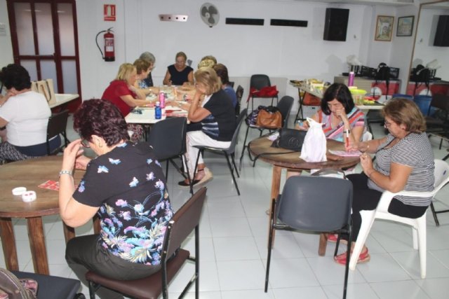 El Programa de Dinamización de los Centros Municipales de Personas Mayores arrancará en septiembre con 6 talleres en Totana y 2 en El Paretón - 1, Foto 1