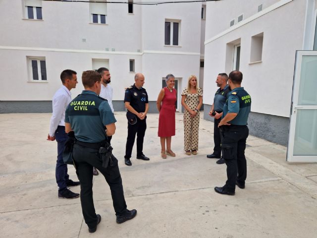 Visita de la Delegada del Gobierno a las obras de rehabilitación del cuartel de la Guardia Civil en Calasparra - 1, Foto 1