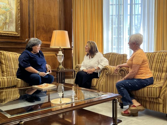 La presidenta de la Asamblea Regional recibe a la Federación de Familiares y Enfermos de Alzheimer - 2, Foto 2