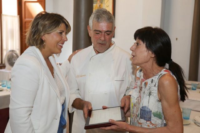 La alcaldesa agradece al Barrio de San Roque los años de servicio a la gastronomía cartagenera - 1, Foto 1