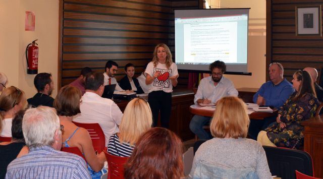 El Ayuntamiento de Campos del Río se reúne por primera vez de forma oficial con los afectados de la Urbanización de Campos del Río - 1, Foto 1