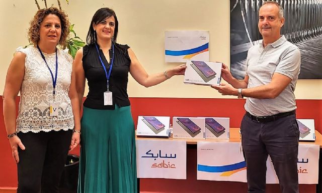 La Fundación SABIC España hace una donación de dispositivos Tablets al C.E.I.P Aljorra - 1, Foto 1