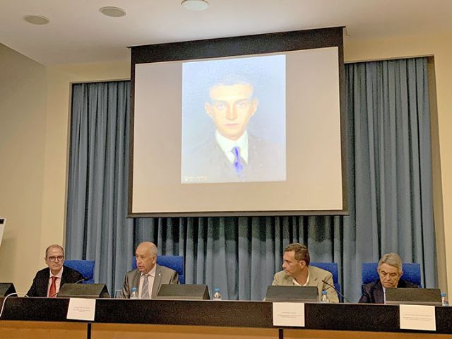 Esta conferencia se ha centrado, dentro de las múltiples facetas que nos ofrecen la figura y la obra del escritor, periodista, filósofo, humanista y bibliófilo José María Izquierdo en Sevilla - 4, Foto 4