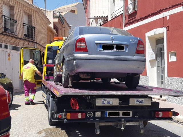 Amplían un año el contrato de servicios para la retirada de vehículos en la vía pública y la eliminación de vehículos abandonados - 1, Foto 1