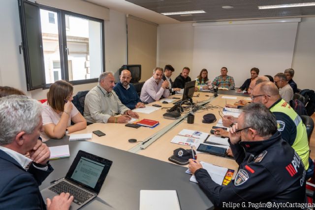 Los servicios municipales preparan el dispositivo para atender el episodio de lluvia y viento - 1, Foto 1