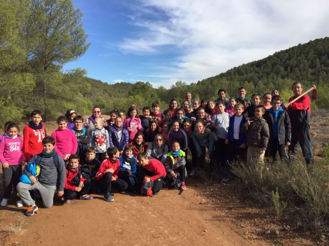 El grupo Gepnace del CEIP Ciudad de Begastri realiza una jornada de reforestación en los montes de Cehegín. - 3, Foto 3