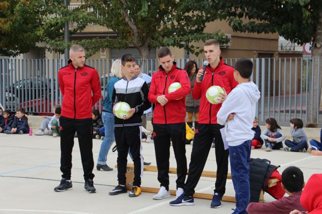 Miguelín, Fernando y Alberto García disfrutan con los escolares del CEIP Infanta Cristina de Puente Tocinos - 1, Foto 1