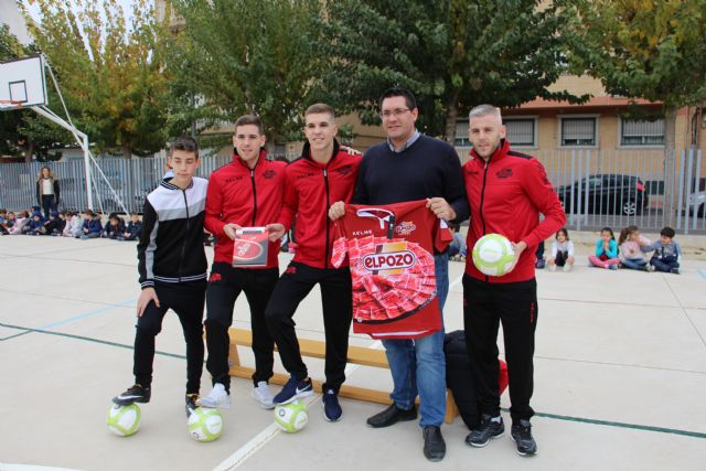 Miguelín, Fernando y Alberto García disfrutan con los escolares del CEIP Infanta Cristina de Puente Tocinos - 2, Foto 2