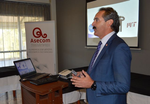 Jesús Navarro imparte una charla sobre tecnología aplicada a las empresas en los Desayunos de ASECOM - 4, Foto 4