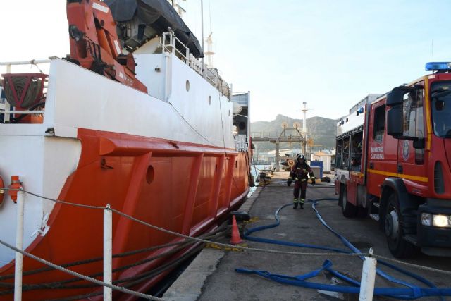 Ejercicio de emergencia en puerto y auxilio exterior de los buques de la Armada en Arsenal de Cartagena con el apoyo de los Bomberos de Cartagena y Emergencias Sanitarias 061 - 1, Foto 1