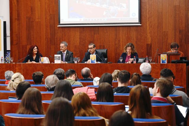 La profesora de la UMU Teresa Vicente presenta su libro 'Justicia ecológica y derechos de la naturaleza' en el marco de ODSesiones - 2, Foto 2