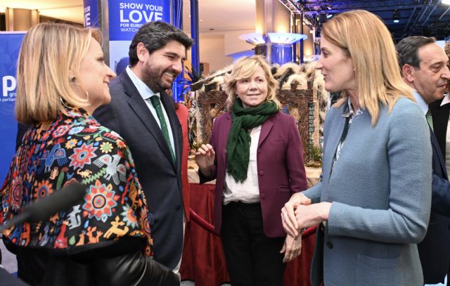 López Miras destaca que la Región de Murcia es embajadora de la Navidad con uno de sus belenes en el Parlamento Europeo - 2, Foto 2