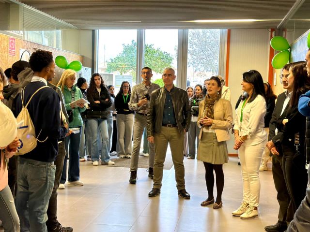 Cerca de medio millar de jóvenes se sumergen en el mundo del emprendimiento de la mano de una jornada formativa en el CIFP de Lorca - 2, Foto 2