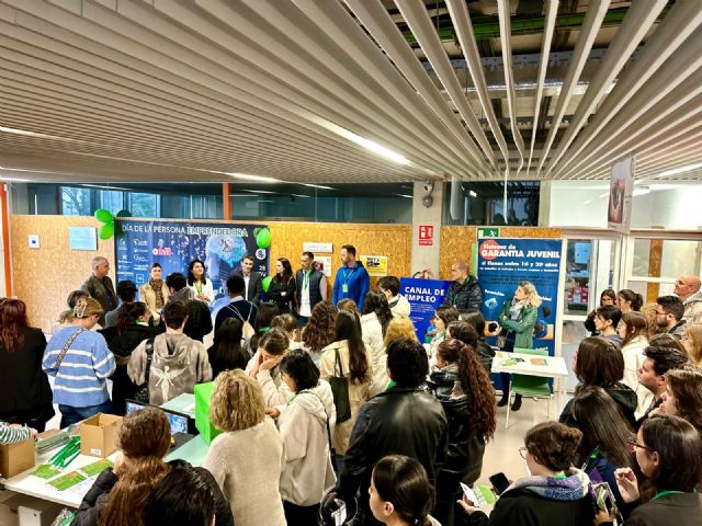 Cerca de medio millar de jóvenes se sumergen en el mundo del emprendimiento de la mano de una jornada formativa en el CIFP de Lorca - 3, Foto 3