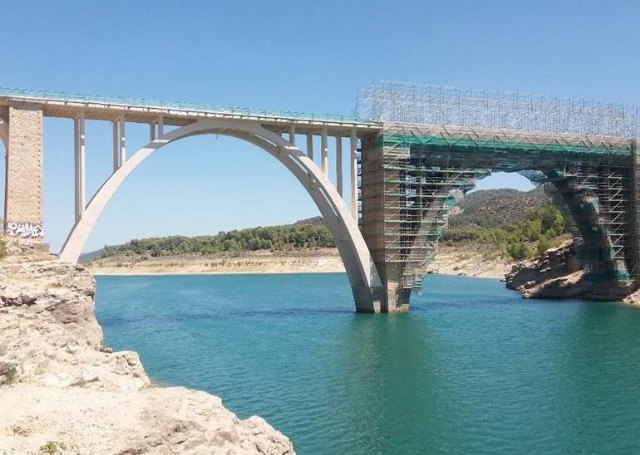 El Gobierno autoriza licitar por 36 millones de euros un contrato para revisar los viaductos y puentes de la red de carreteras - 1, Foto 1