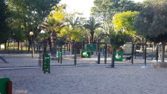 El Parque de la Compañía de Molina de Segura estrena el nuevo pipi can, sometido a una profunda remodelación - 1, Foto 1