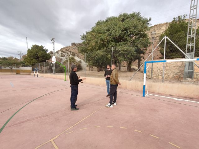 La pista polideportiva del barrio de Los Ángeles estrena porterías, canastas, valla y se redistribuye para aumentar las posibilidades de uso - 1, Foto 1