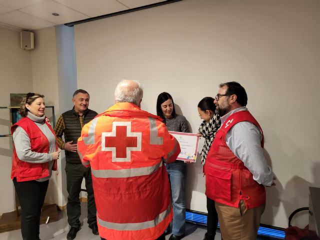 La plantilla de Aguas de Lorca dona 1.000 euros a Cruz Roja Lorca para la campaña Un Juguete Solidario - 2, Foto 2