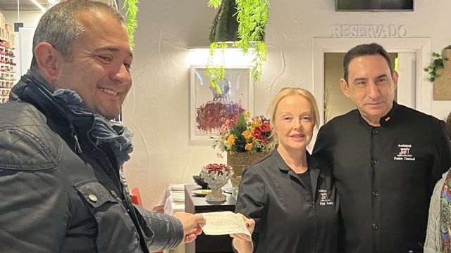 Restaurante Paredes dona su premio en las Jornadas Gastronómicas del Pimentón de Murcia en Lorca, a la investigación del cáncer infantil - 1, Foto 1