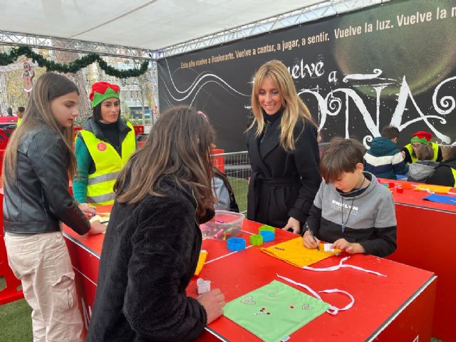 Más de 1.500 niños pasan por los talleres de Proyecto Abraham en el Árbol de Navidad - 1, Foto 1