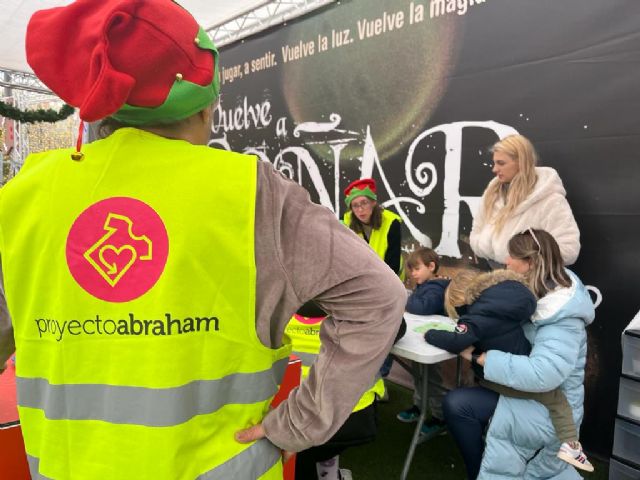 Más de 1.500 niños pasan por los talleres de Proyecto Abraham en el Árbol de Navidad - 3, Foto 3