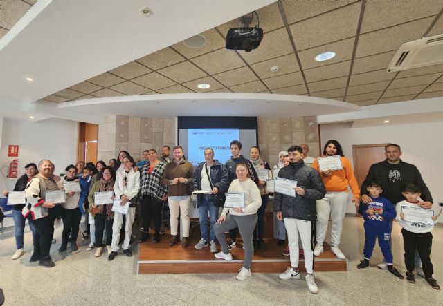 Ponos forma a 32 alumnos  en capacitación de competencias básicas y titulación ESO - 1, Foto 1