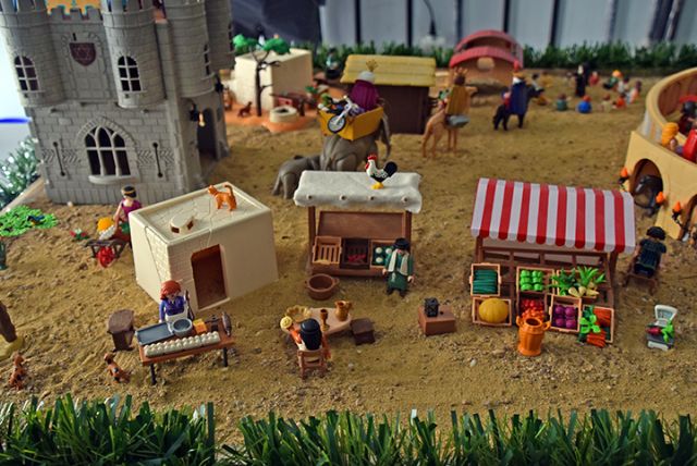 El ingenio de los jóvenes da vida al Belén de Playmobil en la Casa Hermandad del Buen Fin - 2, Foto 2