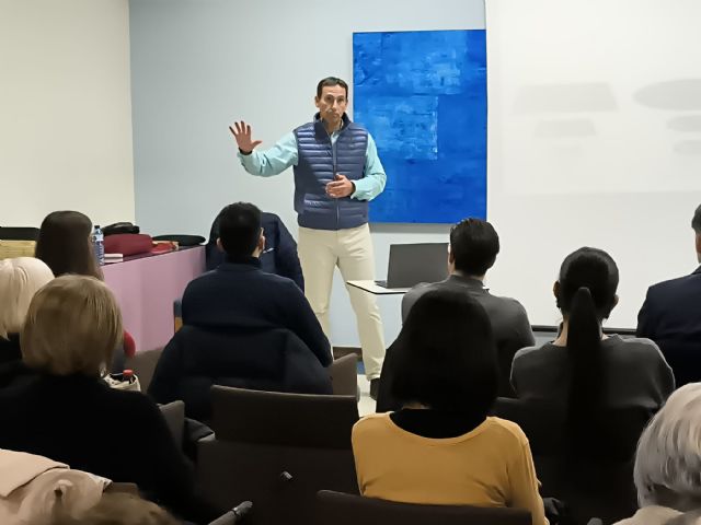 El astrofísico y astrobiólogo Enrique Solano explica que la Ciencia y la Fe son complementarias porque llegan a la misma conclusión - 3, Foto 3