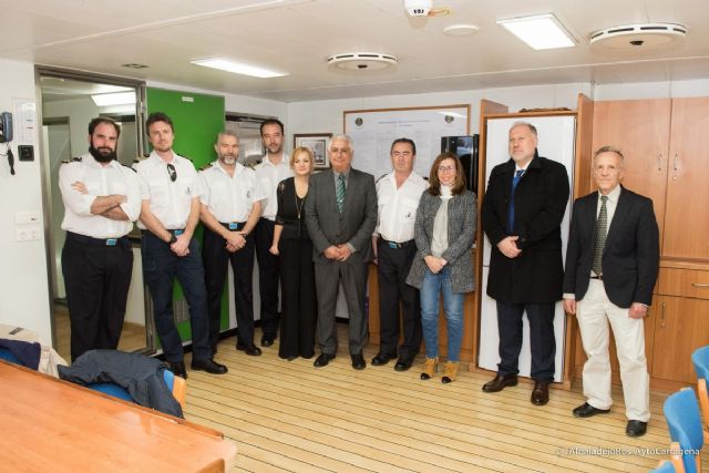 la alcaldesa reconoce la labor humanitaria del buque de Salvamento Maritimo Clara Campoamor - 1, Foto 1