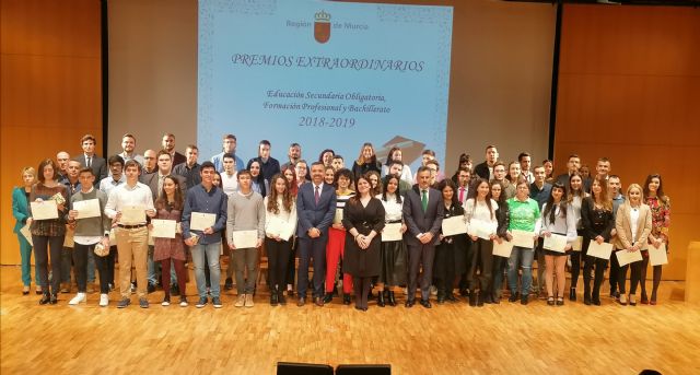 La consejera de Educación entrega los Premios Extraordinarios de FP, ESO y Bachillerato a 60 alumnos de la Región