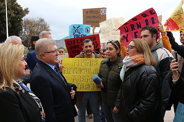 Pepe Vélez: Mientras López Miras estaba de juerga en Madrid, los estudiantes de Enfermería de Cartagena estaban encerrados para exigir instalaciones dignas - 1, Foto 1