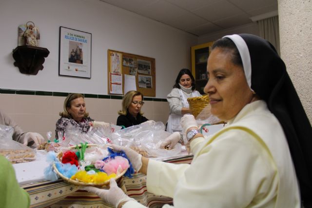 Las Mercedarias de Lorca inician el envasado de los 'rollicos' de San Blas - 4, Foto 4