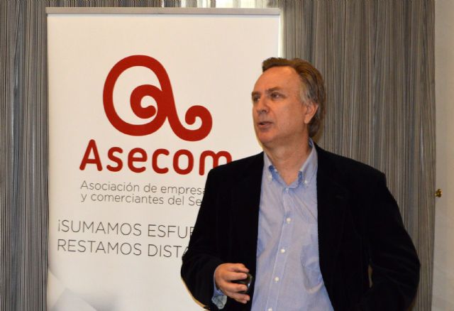 Bruno Dureux, presidente delCírculo de Economía de la Región de Murcia, participa en los Desayunos de ASECOM - 2, Foto 2