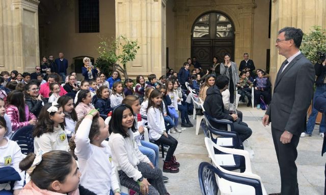 Más de 300 escolares ponen su voz al servicio de los que más lo necesitan en la IV Jornada Mundial Solidaria - 1, Foto 1