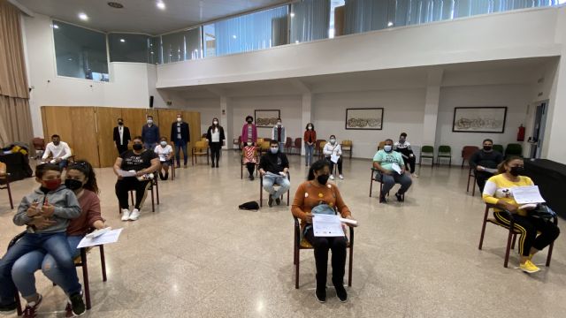 El Ayuntamiento de Puerto Lumbreras entrega diplomas a 30 alumnos de formaciones ocupacionales del programa Currélatelo - 4, Foto 4